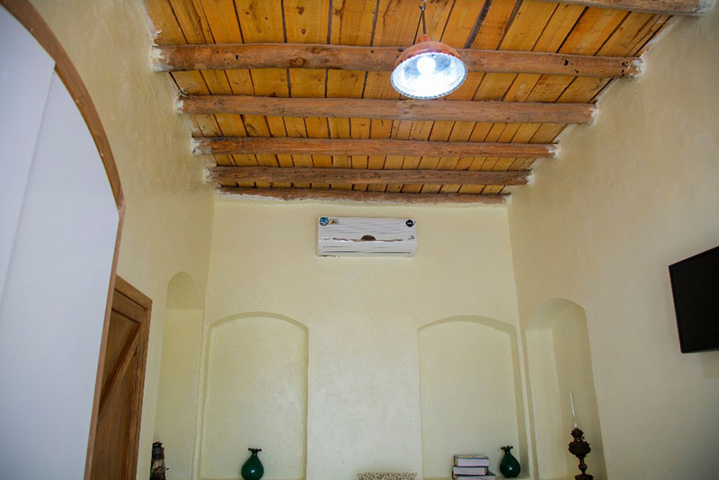 The traditional luxury Dadamaan hotel |Sohravardi room